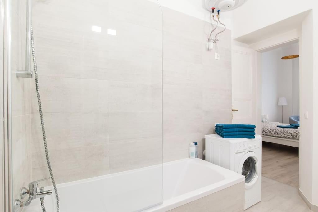 New Ultra-central Design Apartment