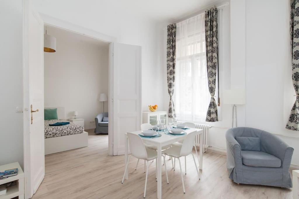 New Ultra-central Design Apartment *