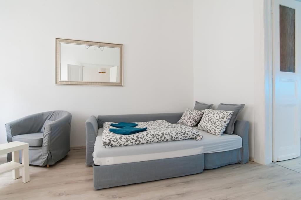 New Ultra-central Design Apartment
